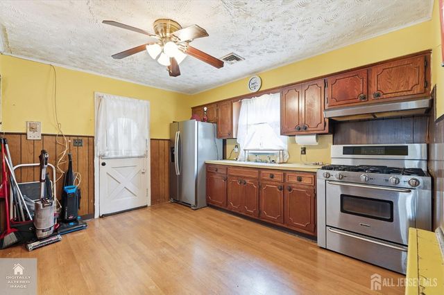 493 S Park Drive S, Perth Amboy, NJ 08861
