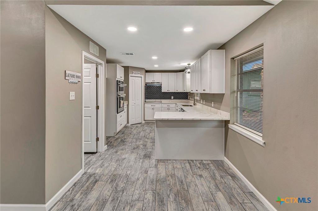 Image 11 of property listing at 602 N Market Street, Hallettsville, TX 77964