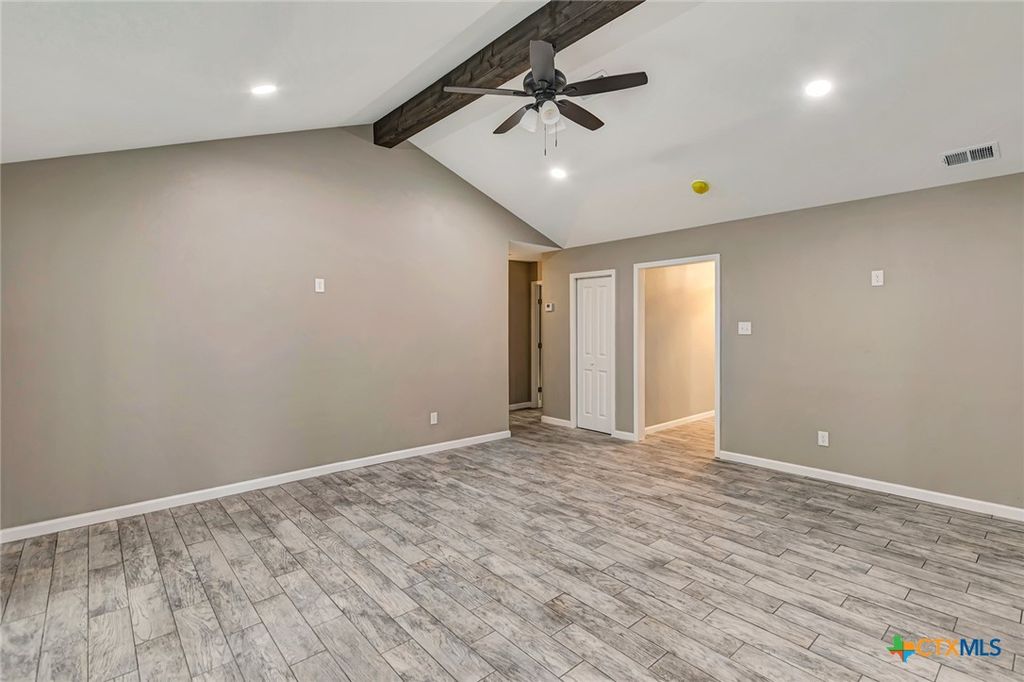 Image 2 of property listing at 602 N Market Street, Hallettsville, TX 77964