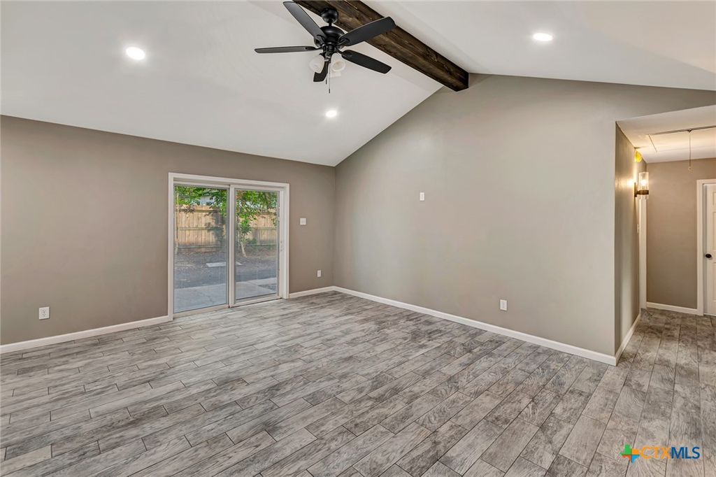 Image 3 of property listing at 602 N Market Street, Hallettsville, TX 77964