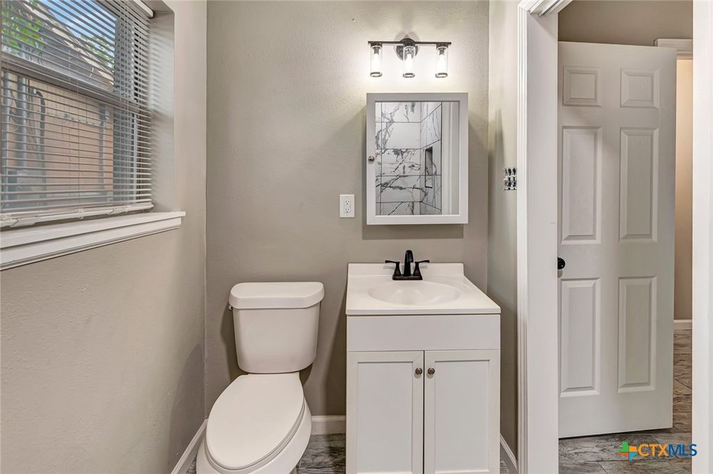 Image 32 of property listing at 602 N Market Street, Hallettsville, TX 77964