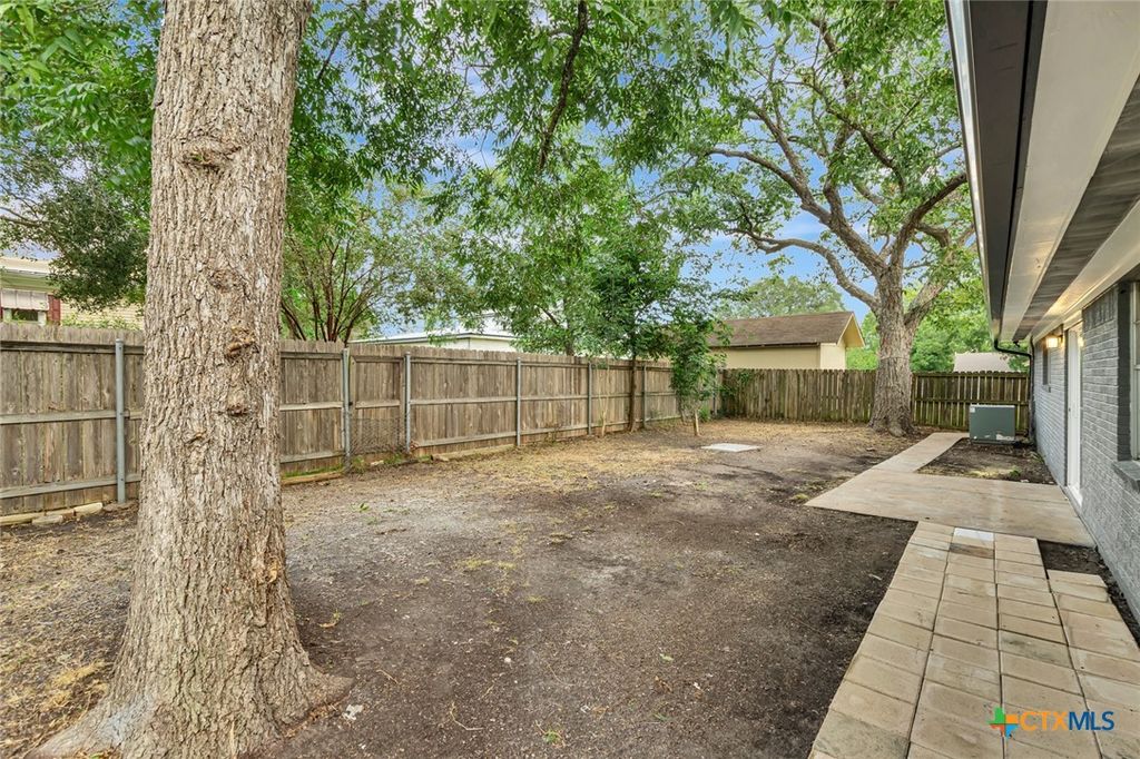 Image 33 of property listing at 602 N Market Street, Hallettsville, TX 77964