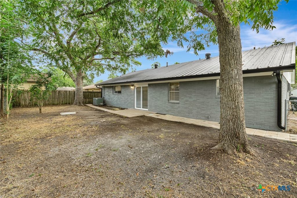 Image 34 of property listing at 602 N Market Street, Hallettsville, TX 77964