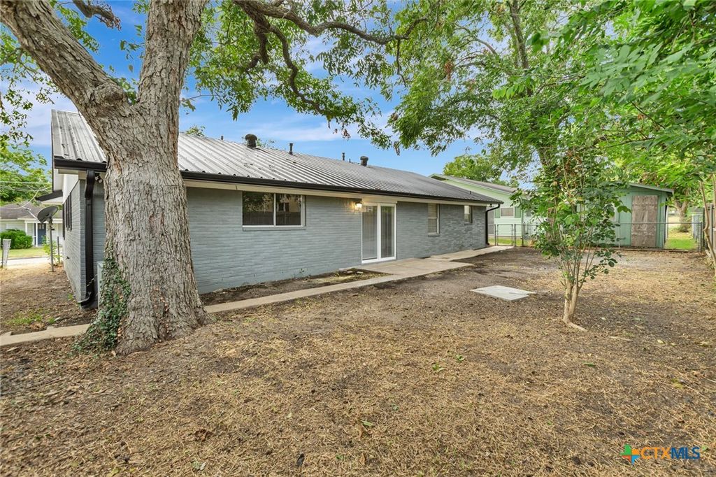 Image 35 of property listing at 602 N Market Street, Hallettsville, TX 77964