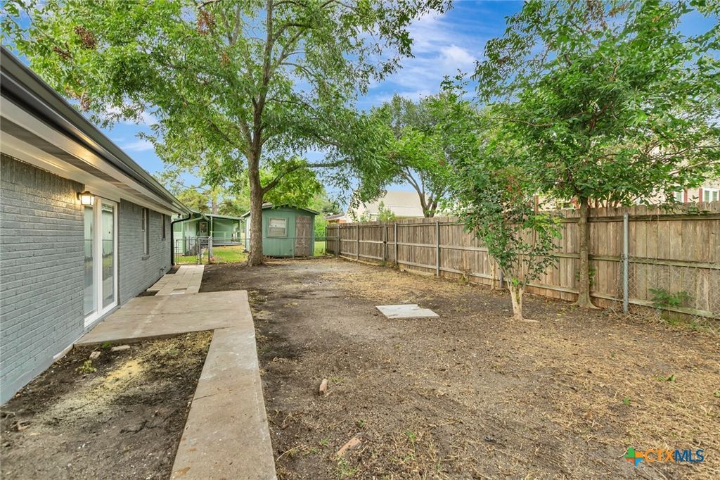 Image 36 of property listing at 602 N Market Street, Hallettsville, TX 77964