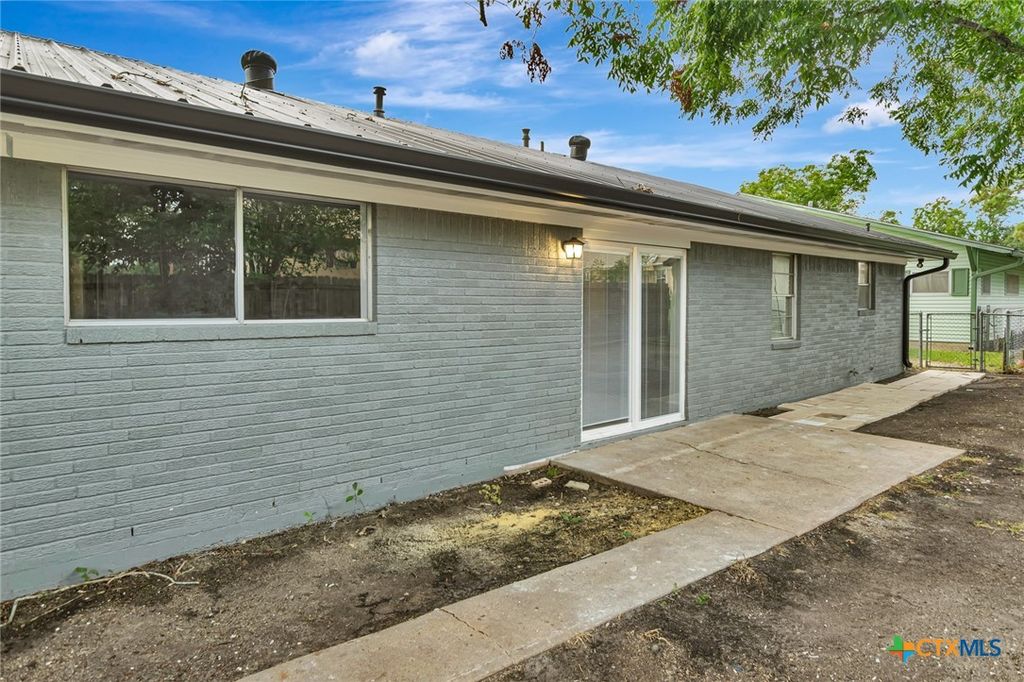 Image 37 of property listing at 602 N Market Street, Hallettsville, TX 77964