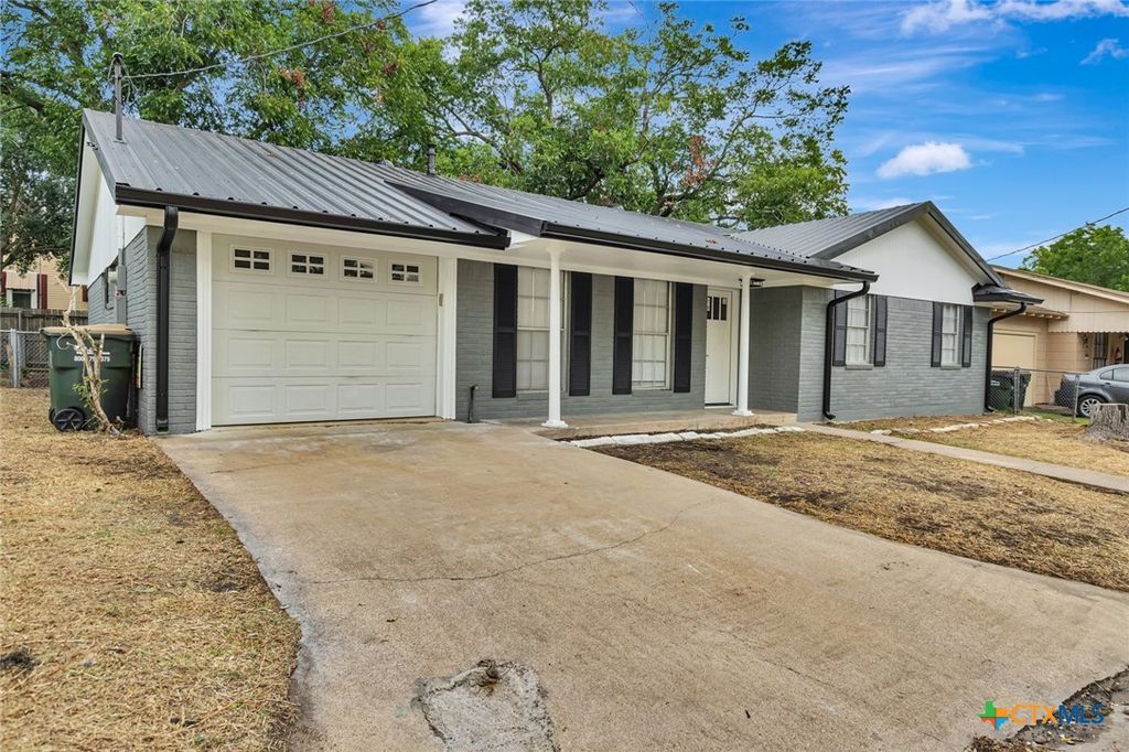 Image 39 of property listing at 602 N Market Street, Hallettsville, TX 77964