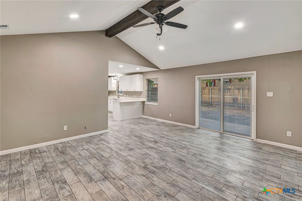 Image 4 of property listing at 602 N Market Street, Hallettsville, TX 77964