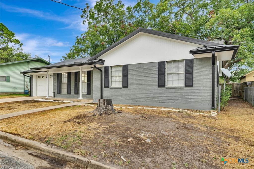 Image 40 of property listing at 602 N Market Street, Hallettsville, TX 77964