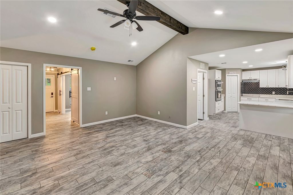 Image 5 of property listing at 602 N Market Street, Hallettsville, TX 77964