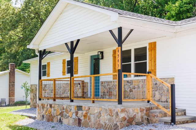 4543 S Creek Rd, Cookeville, TN 38506