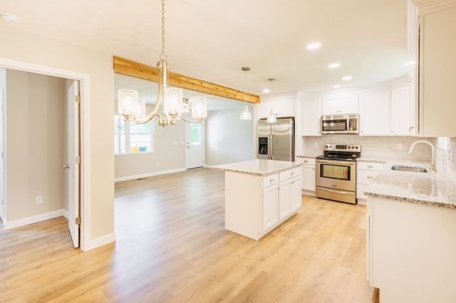 4543 S Creek Rd, Cookeville, TN 38506
