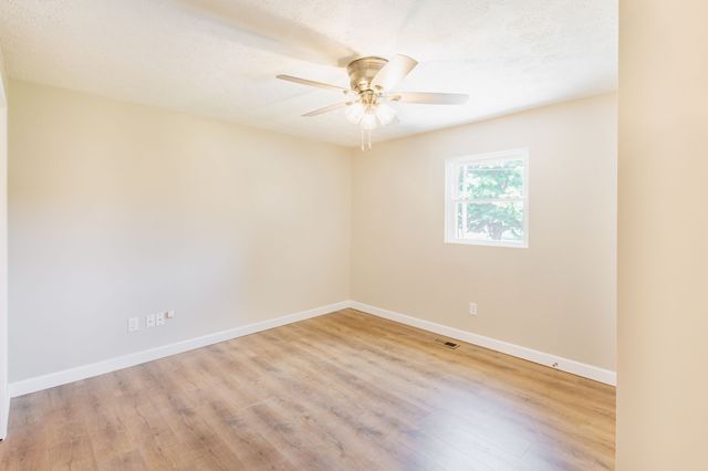 4543 S Creek Rd, Cookeville, TN 38506