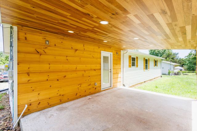 4543 S Creek Rd, Cookeville, TN 38506