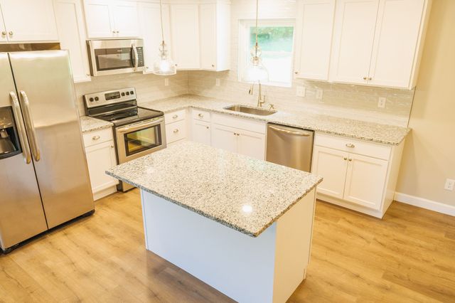 4543 S Creek Rd, Cookeville, TN 38506