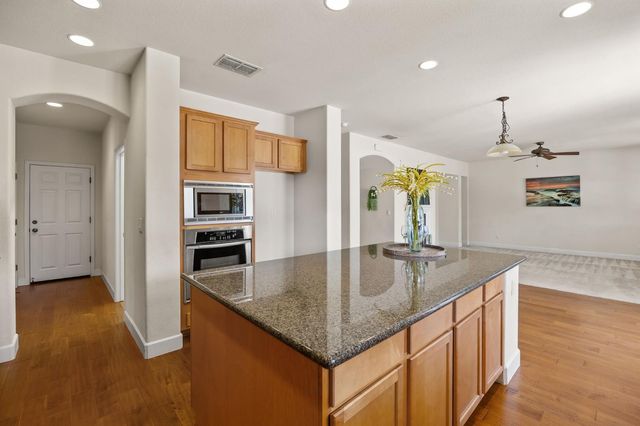 2368 Lockton Dr, Roseville, CA 95747