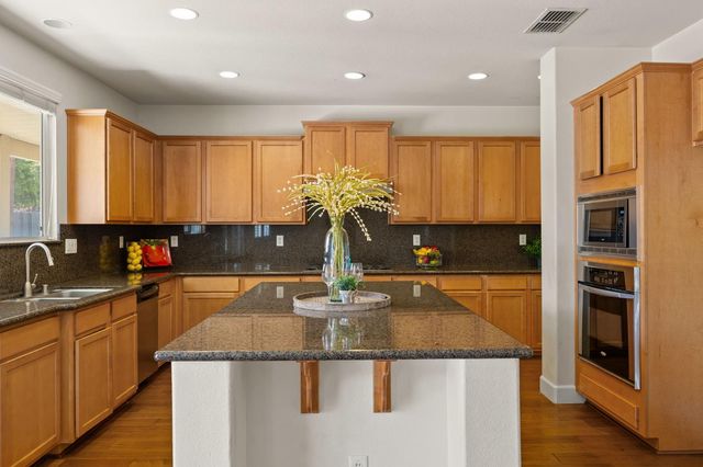 2368 Lockton Dr, Roseville, CA 95747