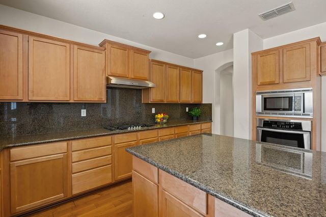 2368 Lockton Dr, Roseville, CA 95747