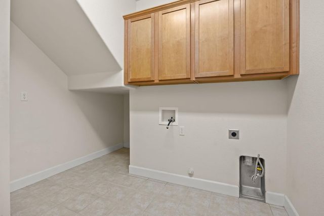 2368 Lockton Dr, Roseville, CA 95747