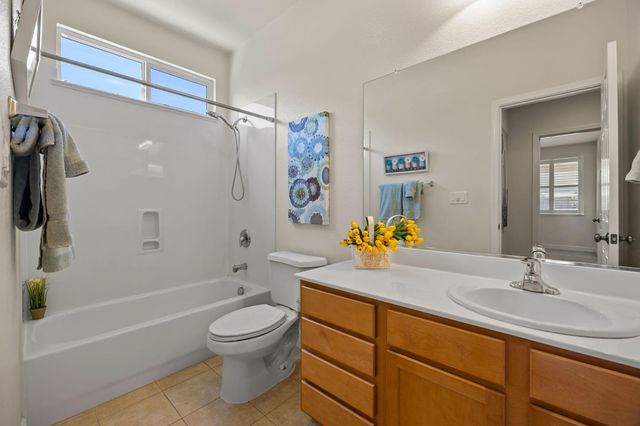2368 Lockton Dr, Roseville, CA 95747