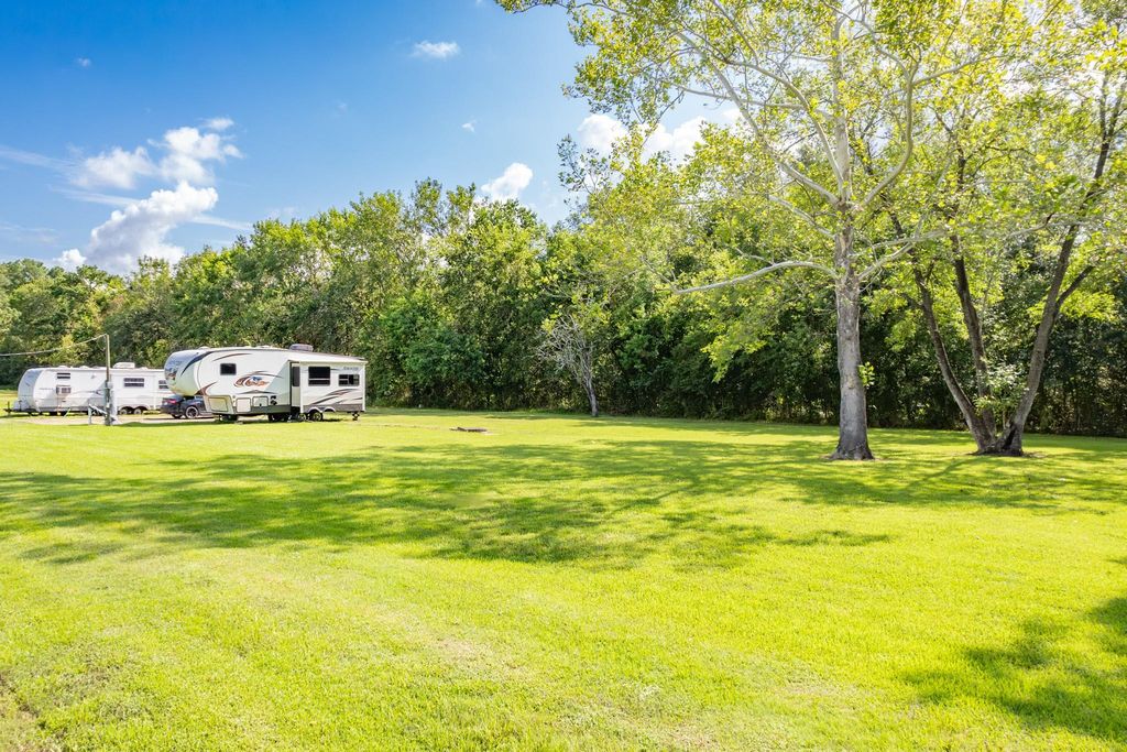 3719 Krenek Road, Crosby, TX 77532