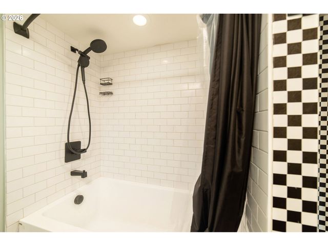 825 Ne 76TH Ave, Portland, OR 97213