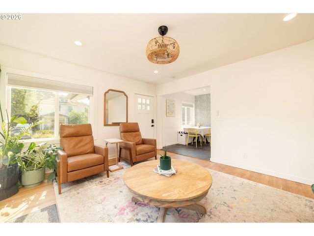 825 Ne 76TH Ave, Portland, OR 97213