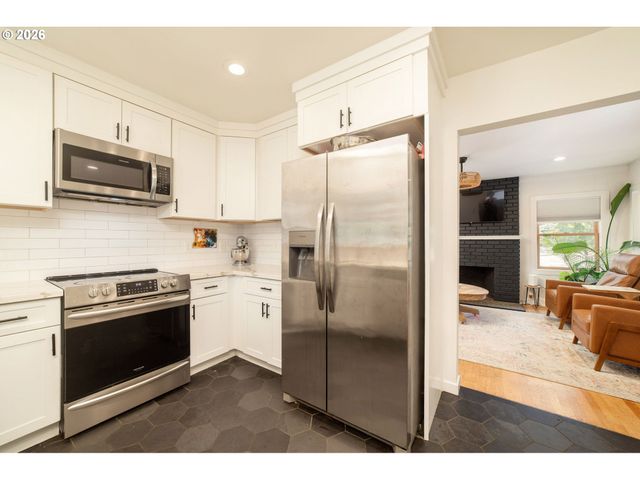 825 Ne 76TH Ave, Portland, OR 97213