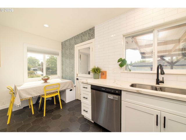825 Ne 76TH Ave, Portland, OR 97213