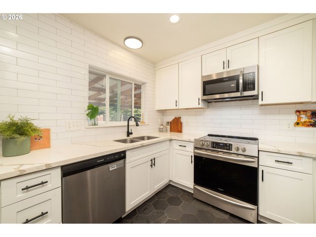 825 Ne 76TH Ave, Portland, OR 97213