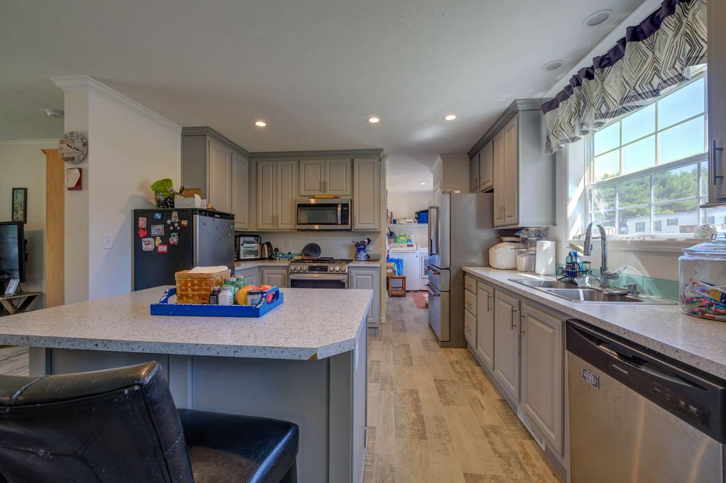 20 Purington Avenue, Mechanic Falls, ME 04256 — photo 4