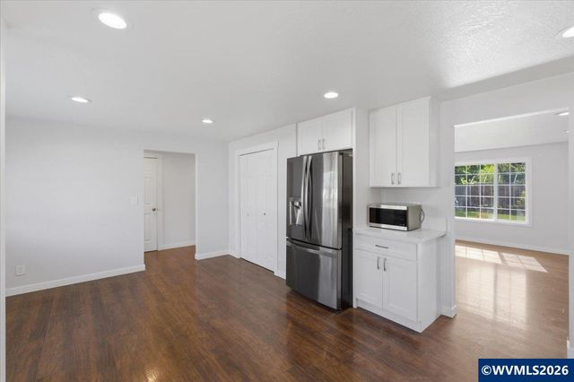 585 45th Pl NE, Salem, OR 97301