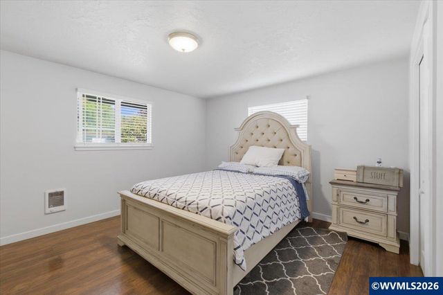 585 45th Pl NE, Salem, OR 97301