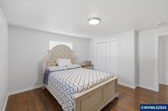 585 45th Pl NE, Salem, OR 97301
