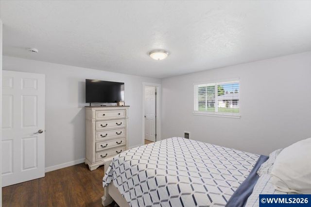 585 45th Pl NE, Salem, OR 97301