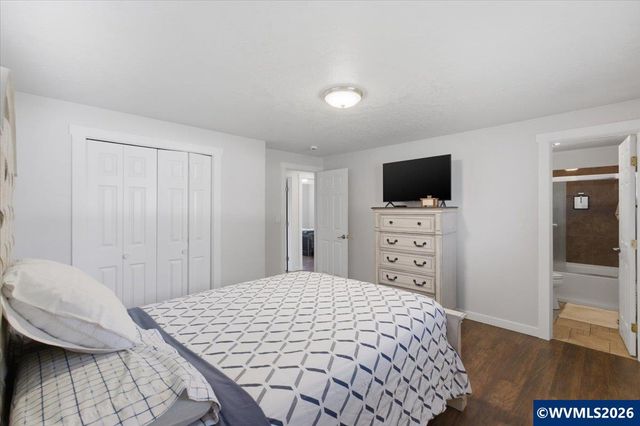 585 45th Pl NE, Salem, OR 97301