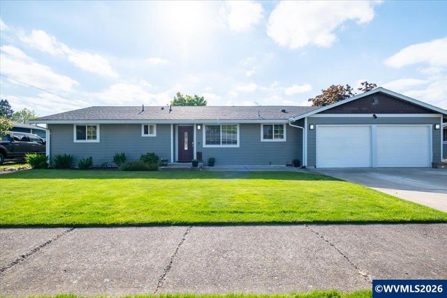 585 45th Pl NE, Salem, OR 97301