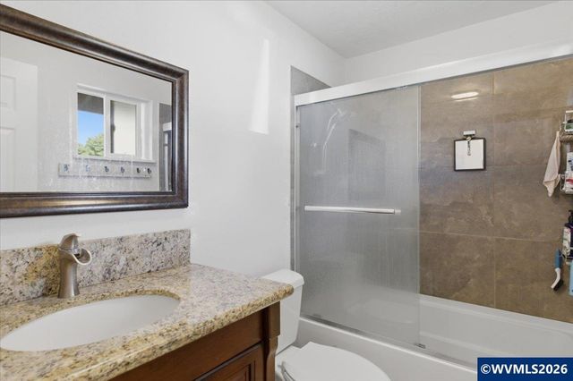 585 45th Pl NE, Salem, OR 97301
