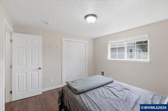 585 45th Pl NE, Salem, OR 97301