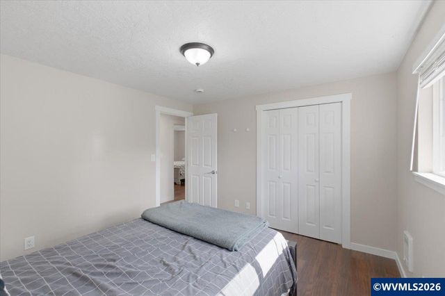 585 45th Pl NE, Salem, OR 97301