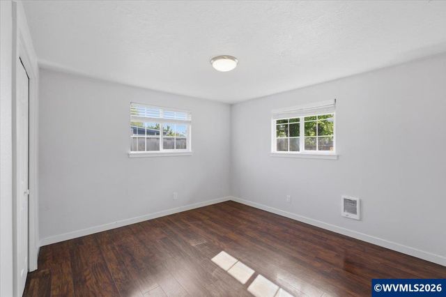 585 45th Pl NE, Salem, OR 97301