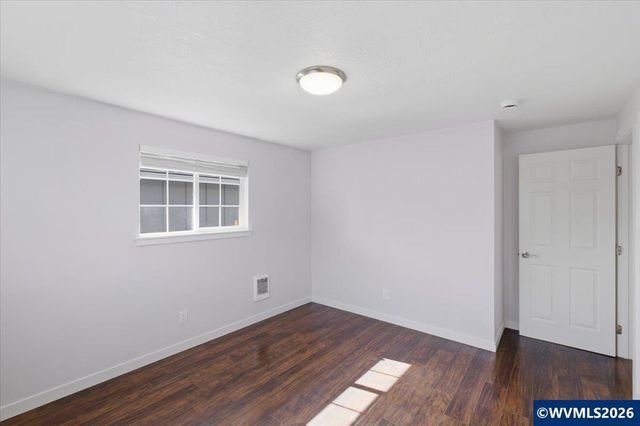 585 45th Pl NE, Salem, OR 97301