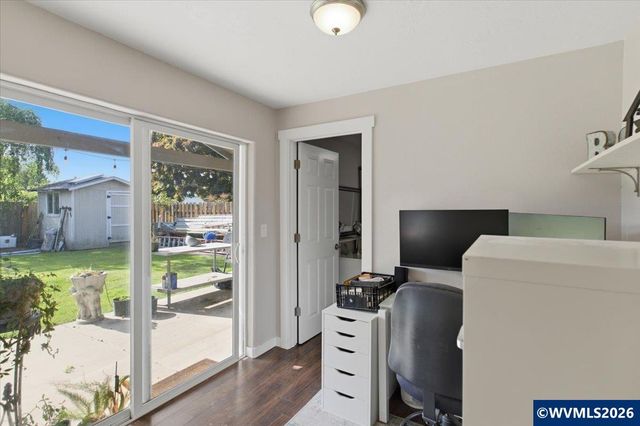585 45th Pl NE, Salem, OR 97301