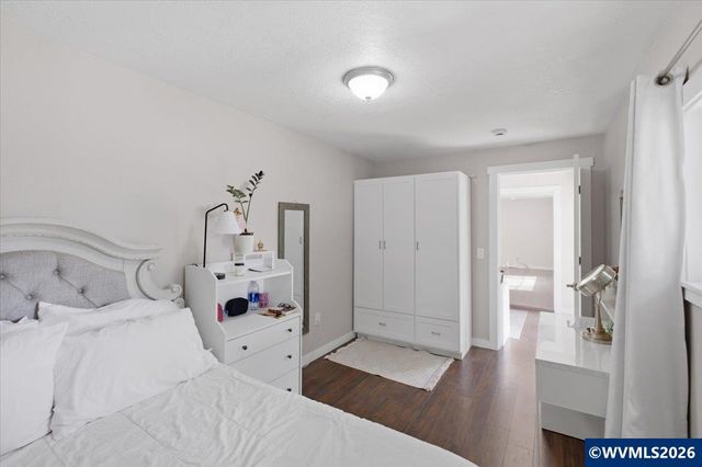 585 45th Pl NE, Salem, OR 97301