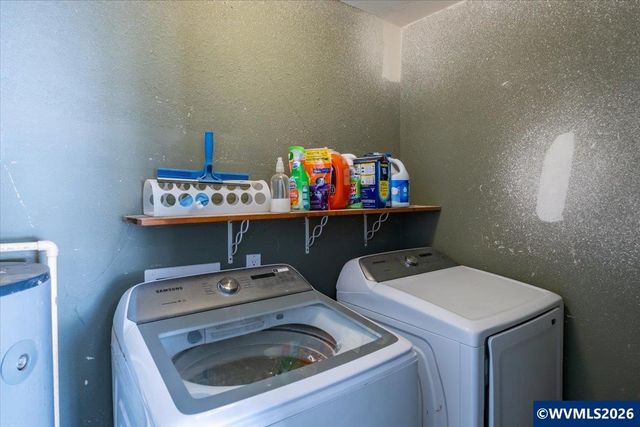 585 45th Pl NE, Salem, OR 97301
