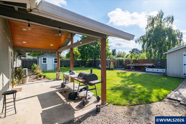 585 45th Pl NE, Salem, OR 97301
