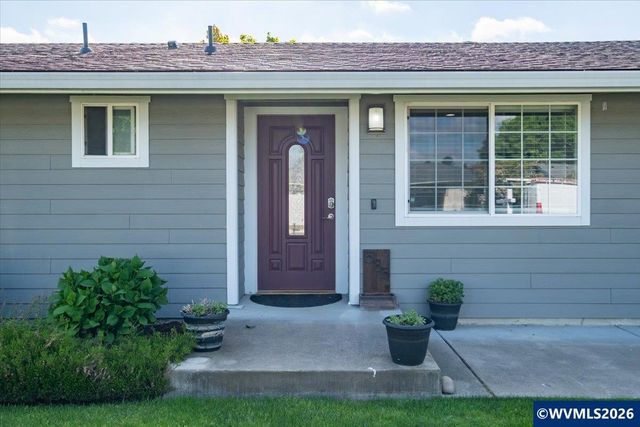585 45th Pl NE, Salem, OR 97301
