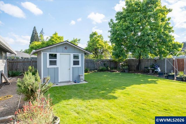 585 45th Pl NE, Salem, OR 97301
