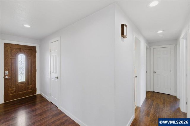 585 45th Pl NE, Salem, OR 97301
