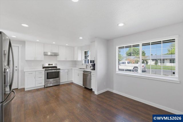 585 45th Pl NE, Salem, OR 97301
